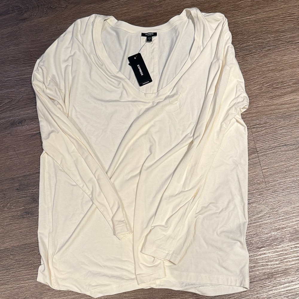 Cream scoop/V-Neck Long Sleeve Top